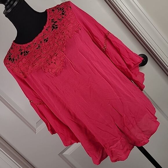 Davi & Dani sz S berry pink top with lace  neckline and bishop sleeves - Picture 1 of 11
